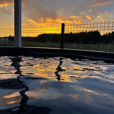 Kolorowy Balia Z Hydromasazem W Tarasie Na Wylacznosc Semesterbostad
