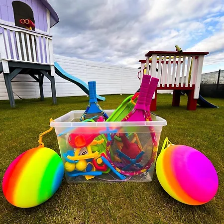 Kolorowy Balia Z Hydromasazem W Tarasie Na Wylacznosc Kopań