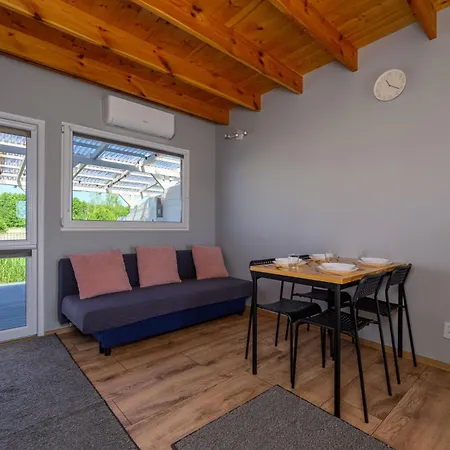 Kolorowy Balia Z Hydromasazem W Tarasie Na Wylacznosc Kopań